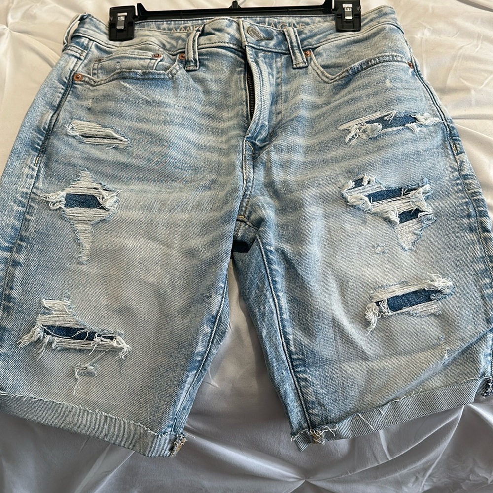 American Eagle Distressed Shorts. Light Wash. Unisex. Size 29. Brand New!